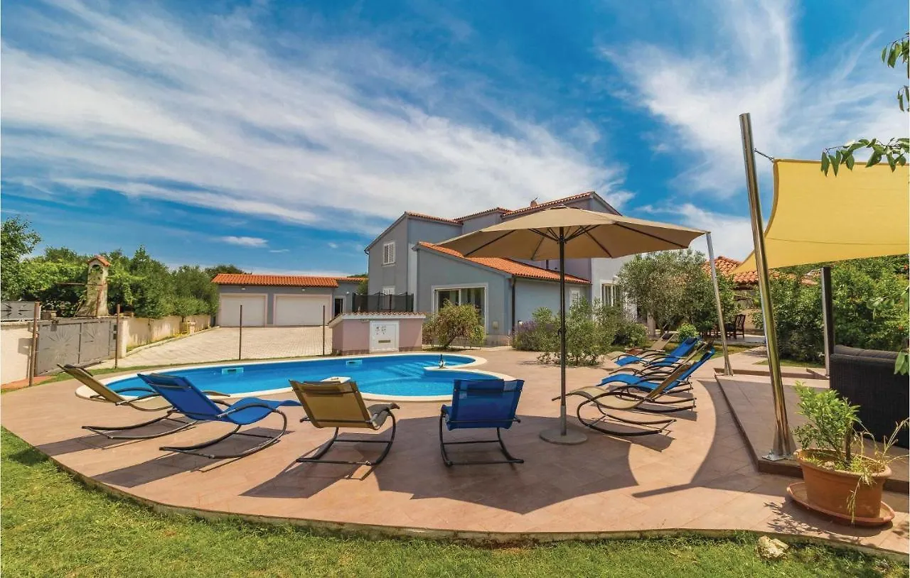 Gorgeous Home In Pula With Wifi