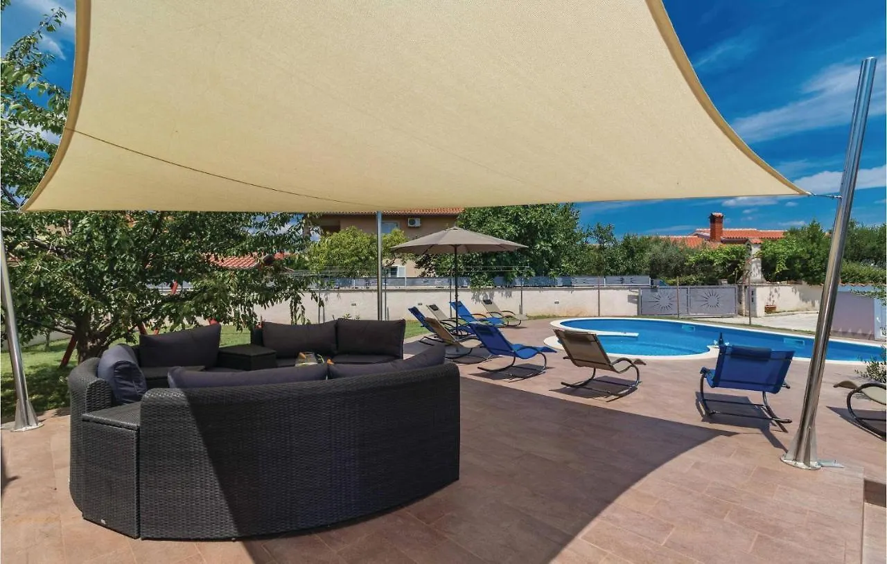 Gorgeous Home In Pula With Wifi